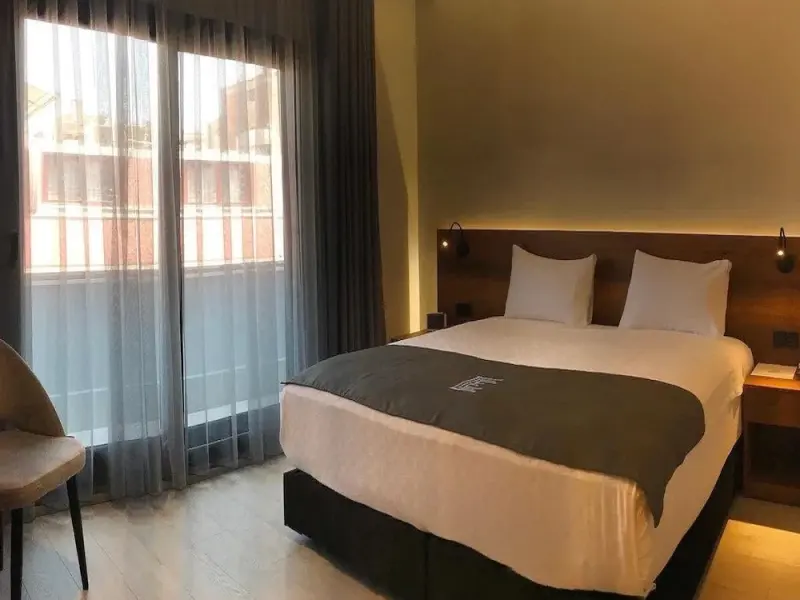 Emen's Hotel 20
