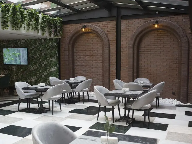 Emen's Hotel 3