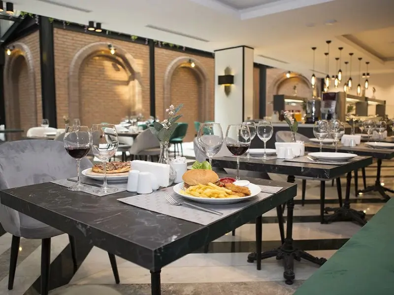 Emen's Hotel 4