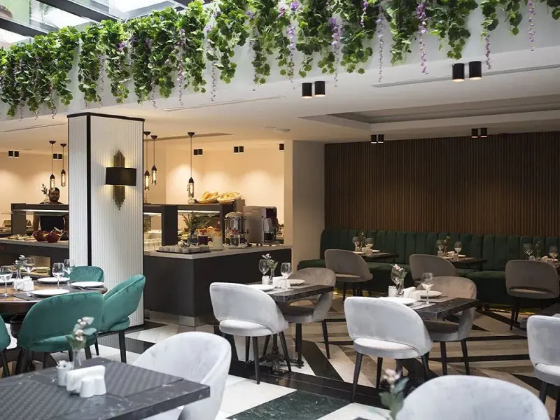 Emen's Hotel 6