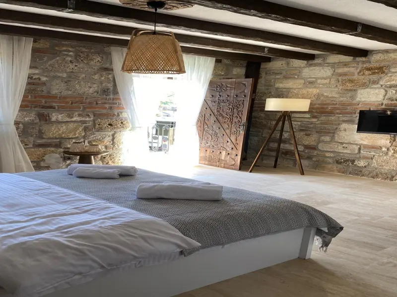 Ionia Liberty Stone Hotel 12
