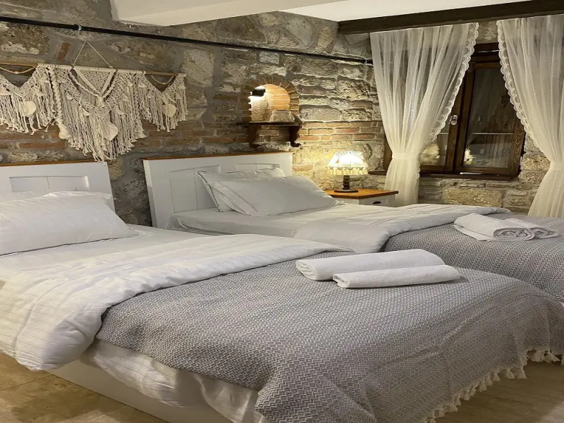 Ionia Liberty Stone Hotel 7
