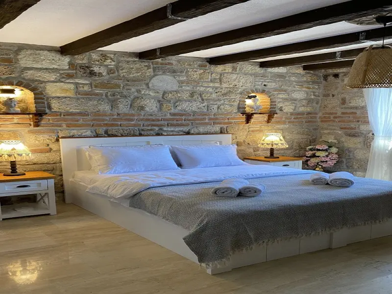 Ionia Liberty Stone Hotel 8