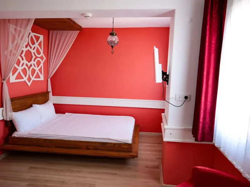 Menendi Otel 14