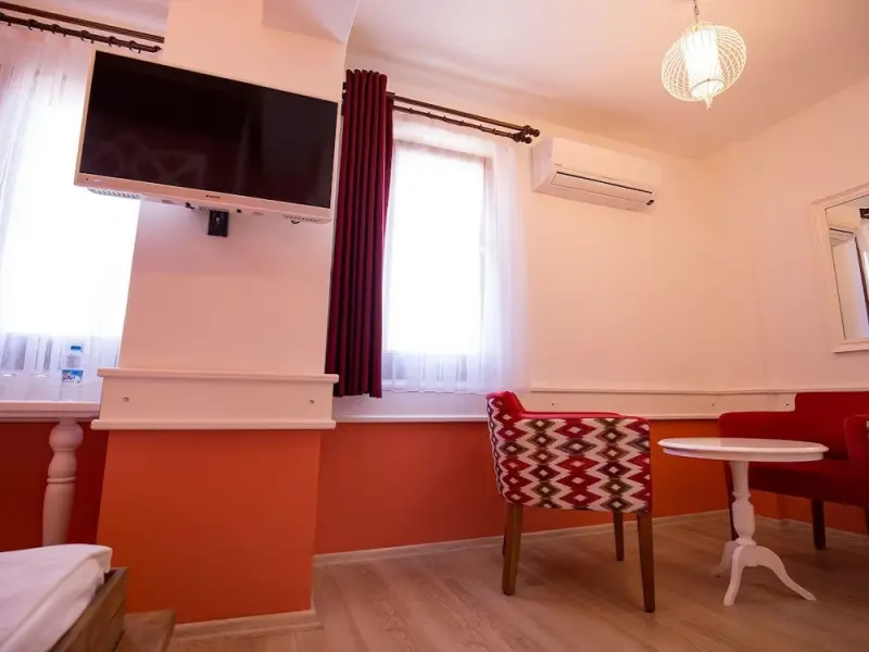 Menendi Otel 7