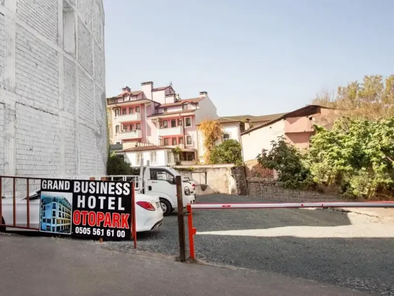 Grand Business Hotel 18