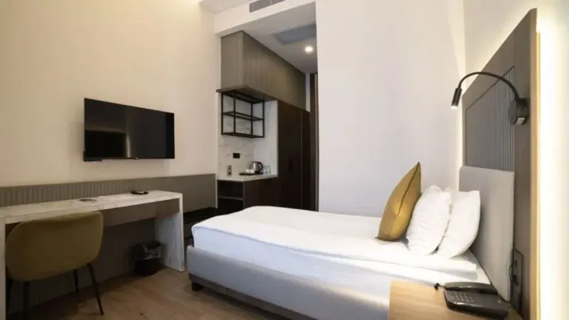 Mira Inn Lara 10