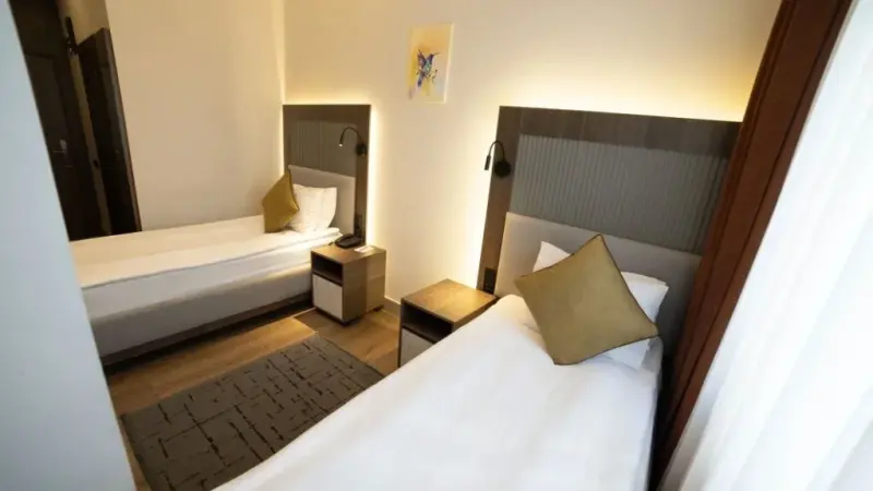 Mira Inn Lara 9