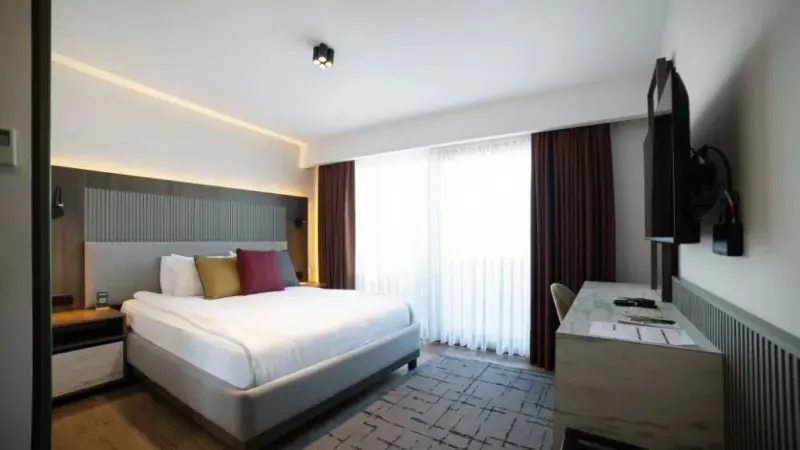 Mira Inn Lara 18