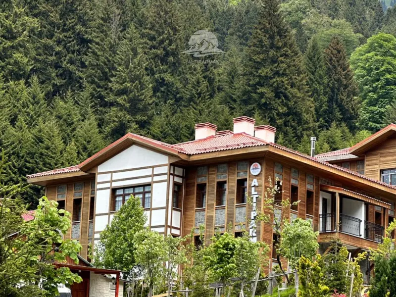 Ayder Altıparmak Suit 3