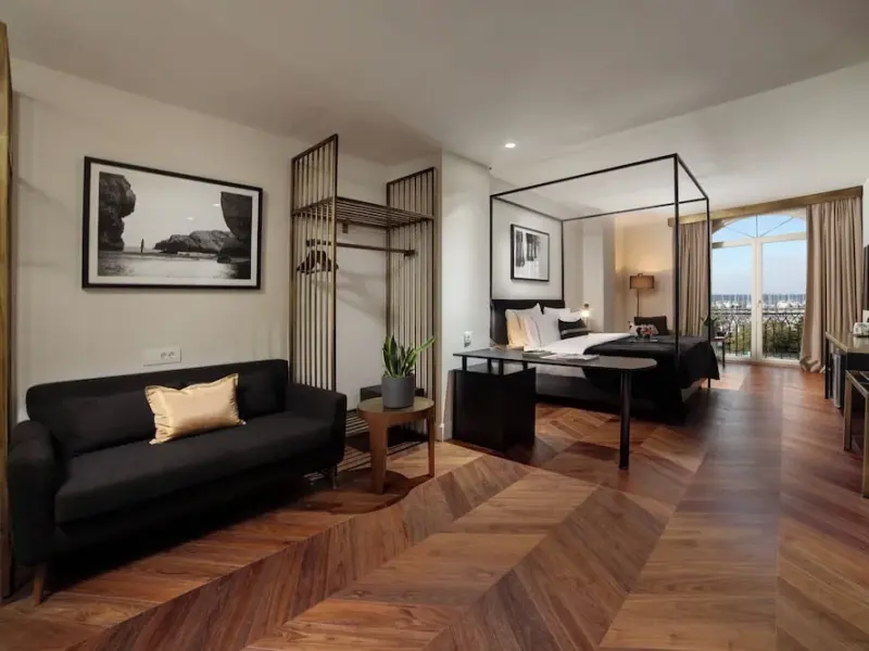 39 Kalamış Marina Hotel 8