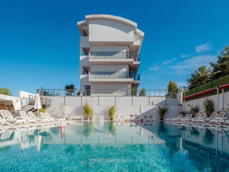 A Hotel Side 43