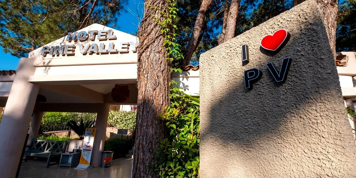 Hotel Pine Valley
