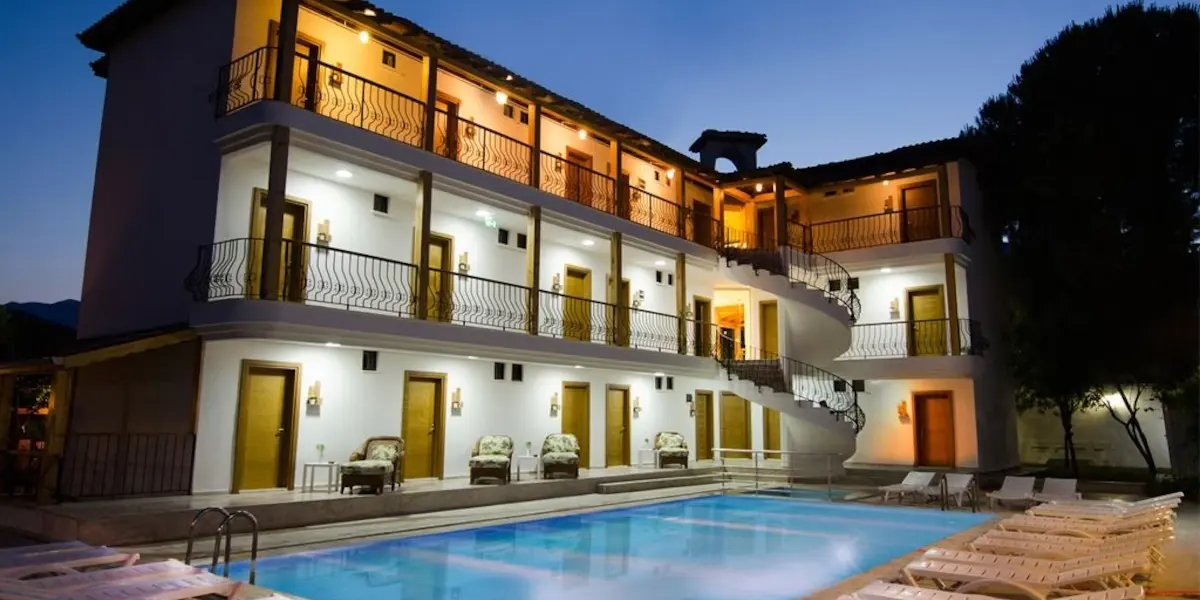 Amore Hotel Teki̇rova