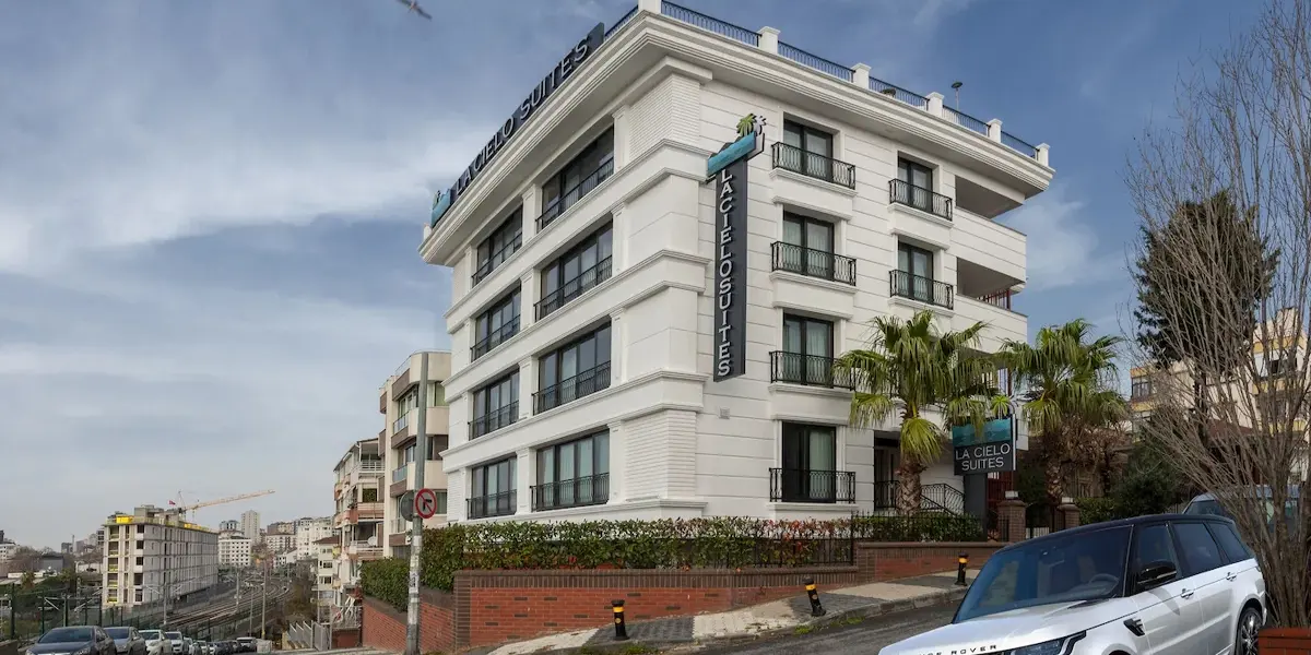 La Cielo Suites