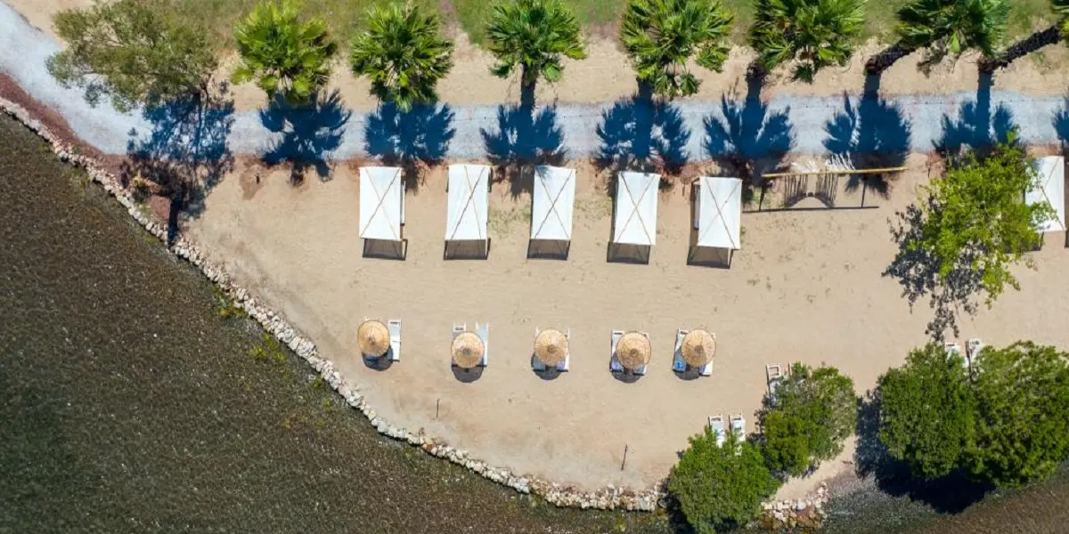 Chillos Beach Hotel Lounge