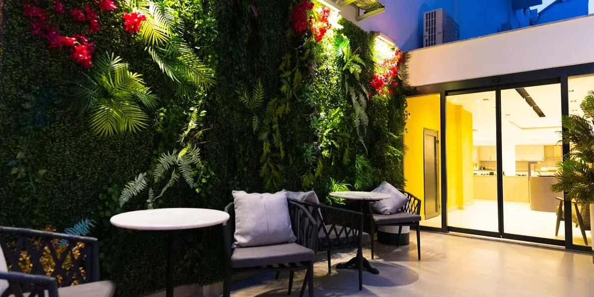 Leonis Hotel