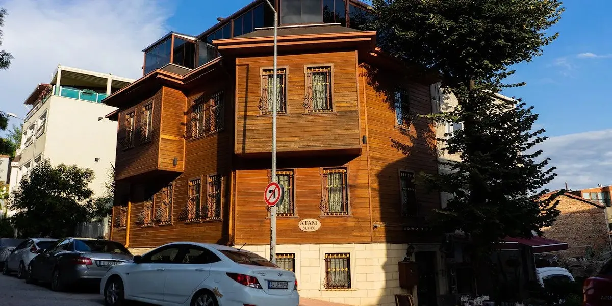 Atam Hotel & Suites