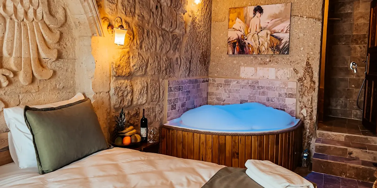 Bayar Cave Suites