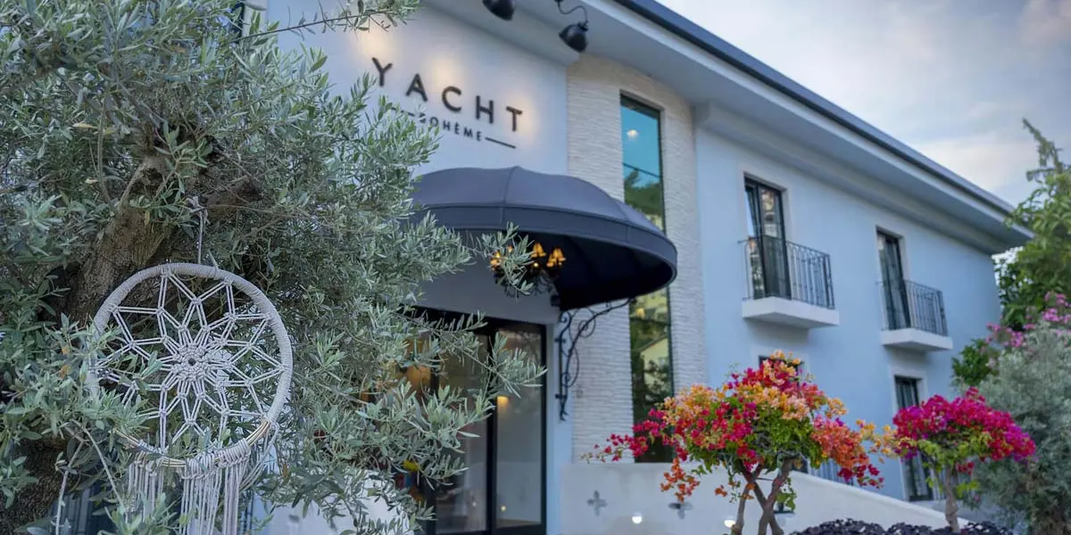 Yacht Boheme Hotel