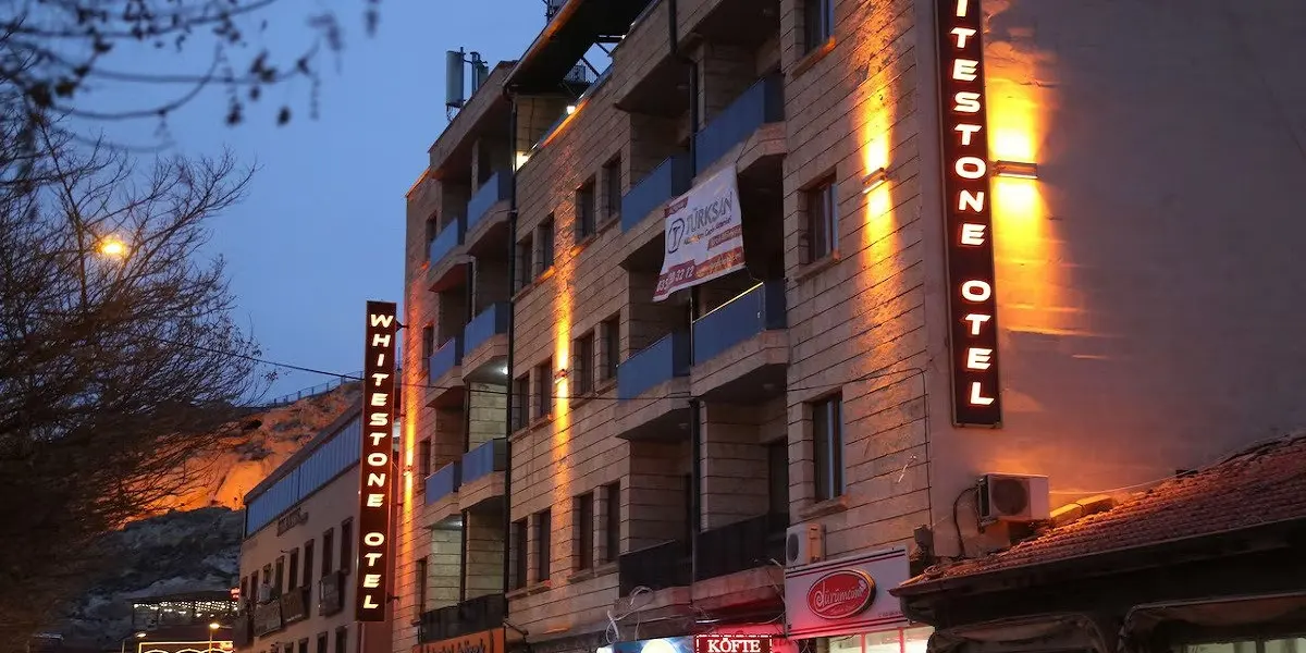 Whitestone Otel
