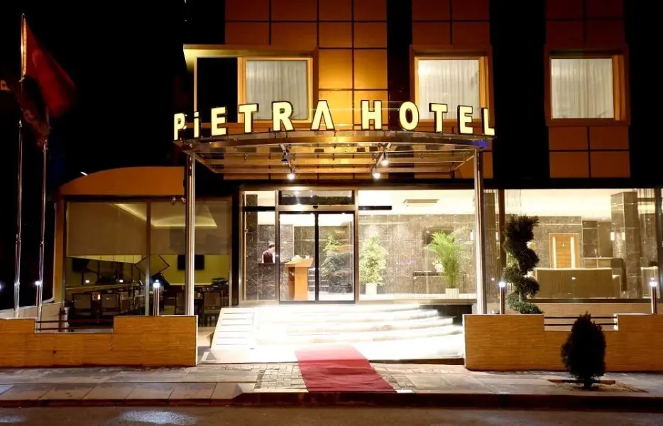  Grand Pietra Hotel
