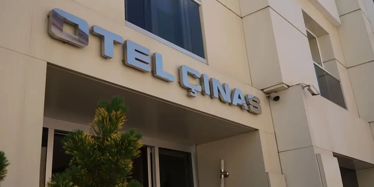 Otel Çınas