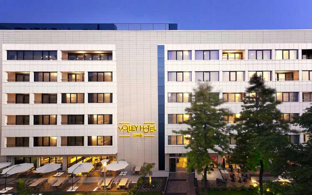 Volley Hotel 3