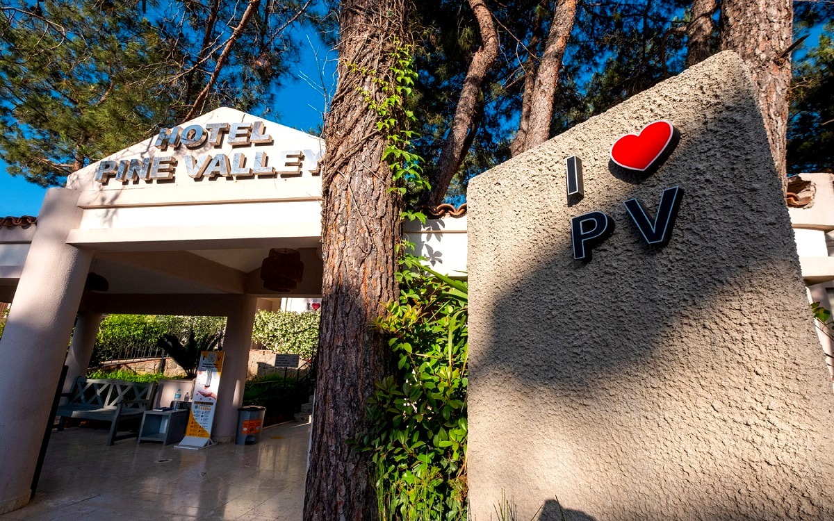 Hotel Pine Valley