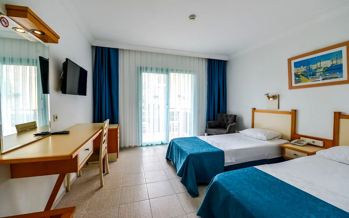 Rebin Beach Hotel 4