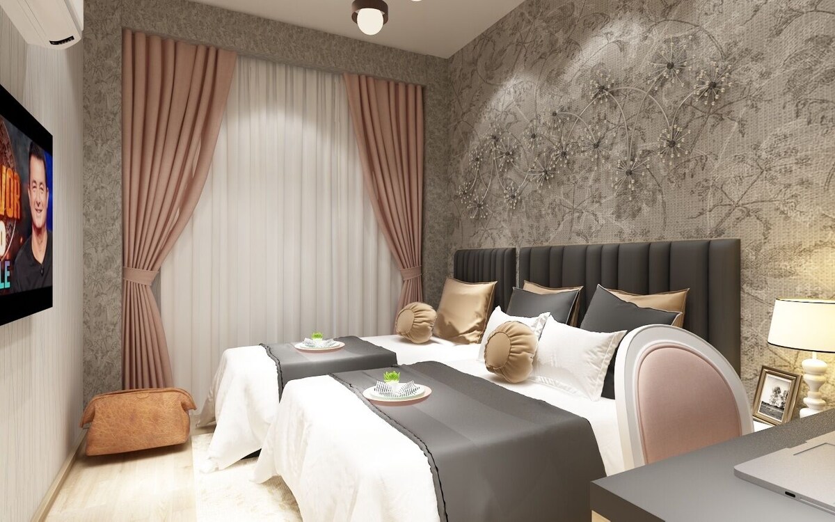 The Queens Suite Hotel