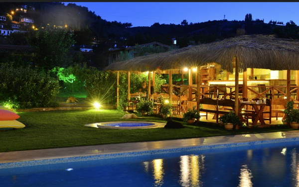 Salkım Konak ve Agac Evler