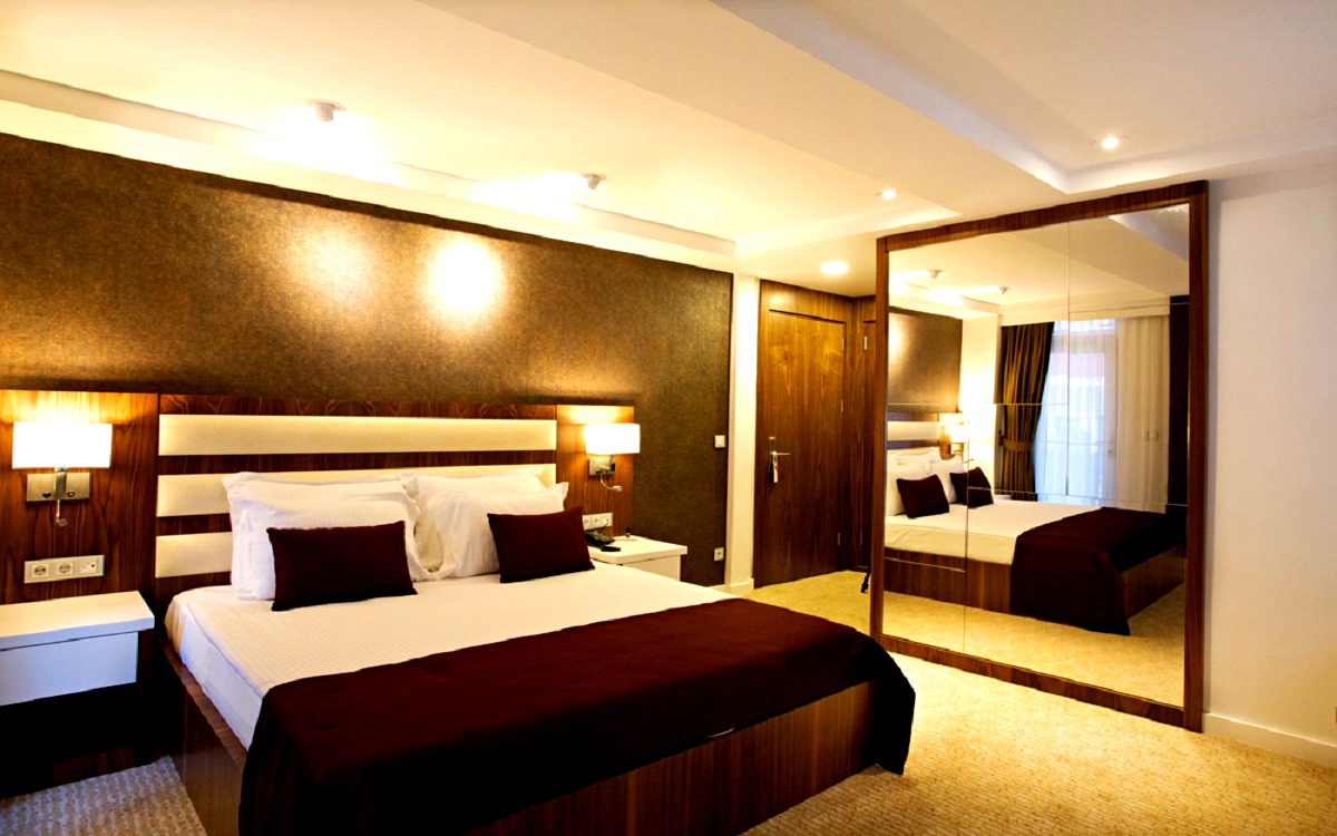 End Glory Hotel 2