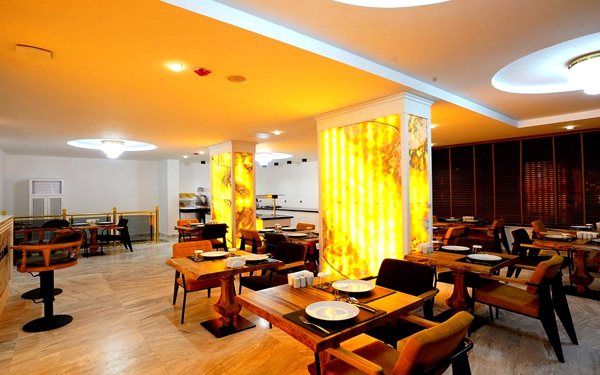 Grand White Hotel Batman 2