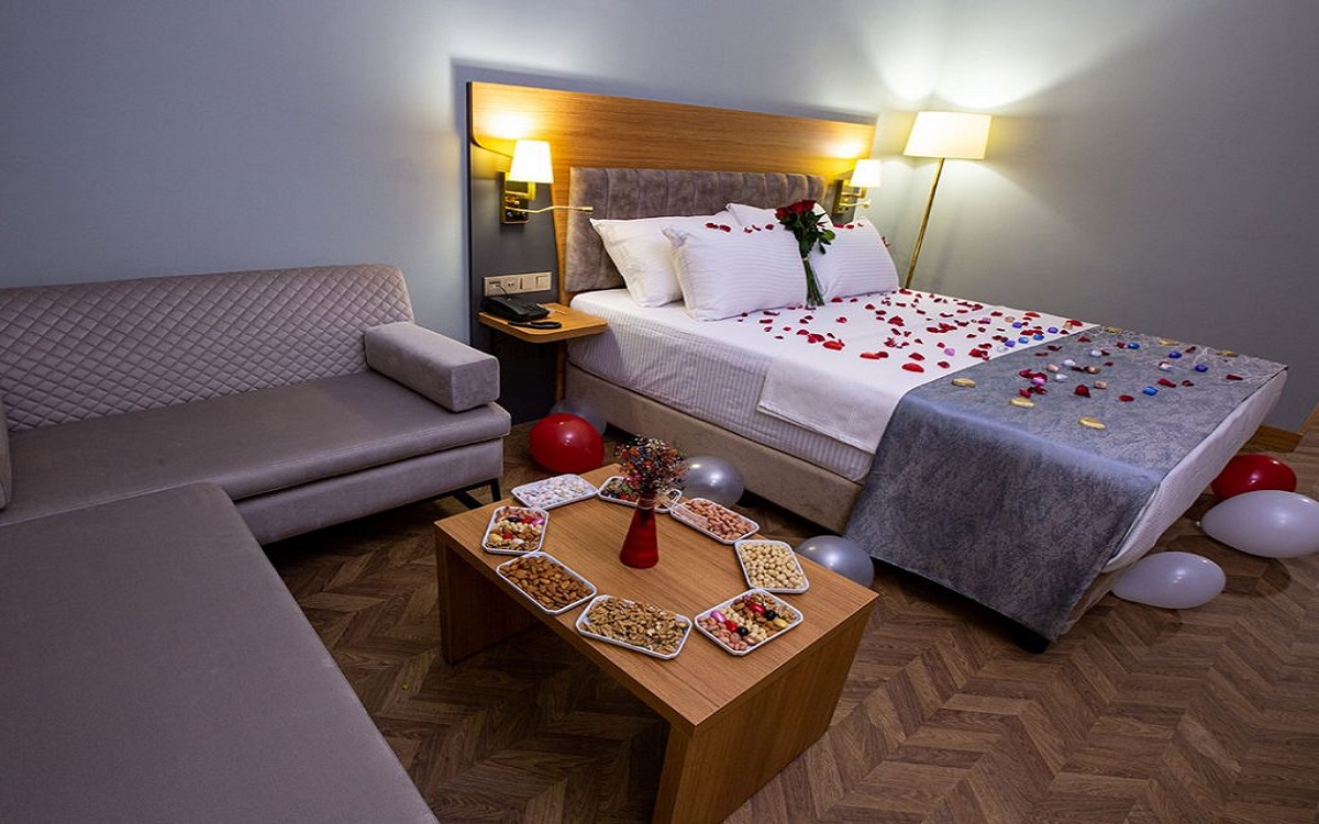 Grand White Hotel Batman 4