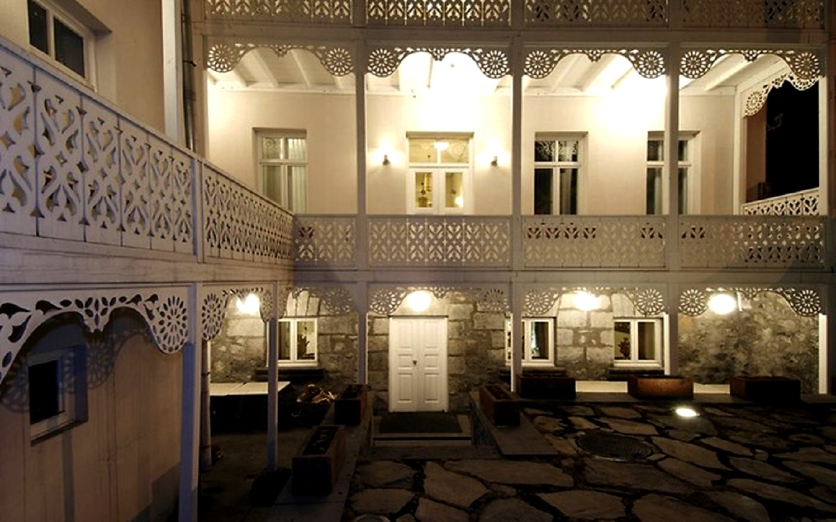 Kar's Otel 1