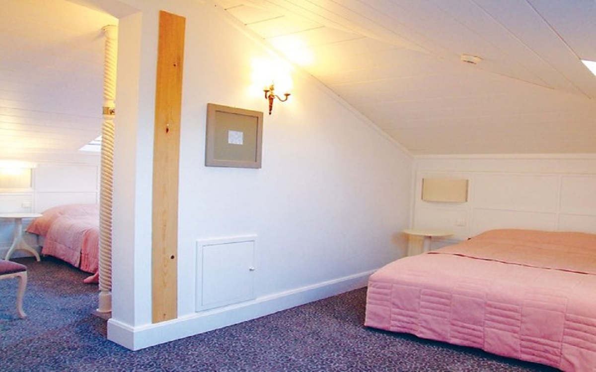 Kar's Otel 4