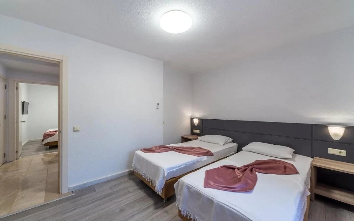 Laden Hotel 2