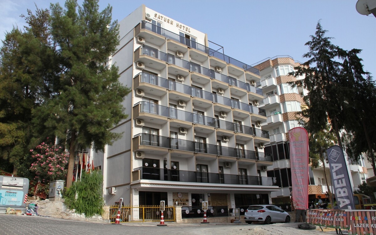 Saturn Hotel 2