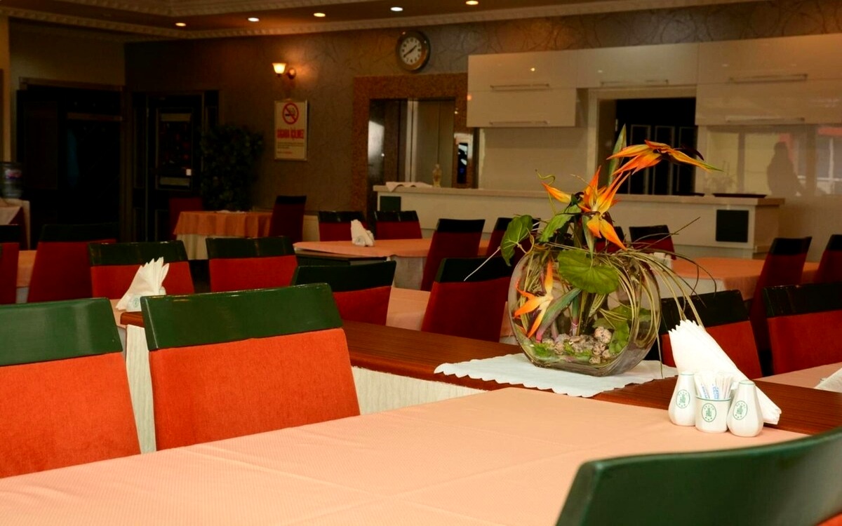 Grand Hotel Uzcan 1