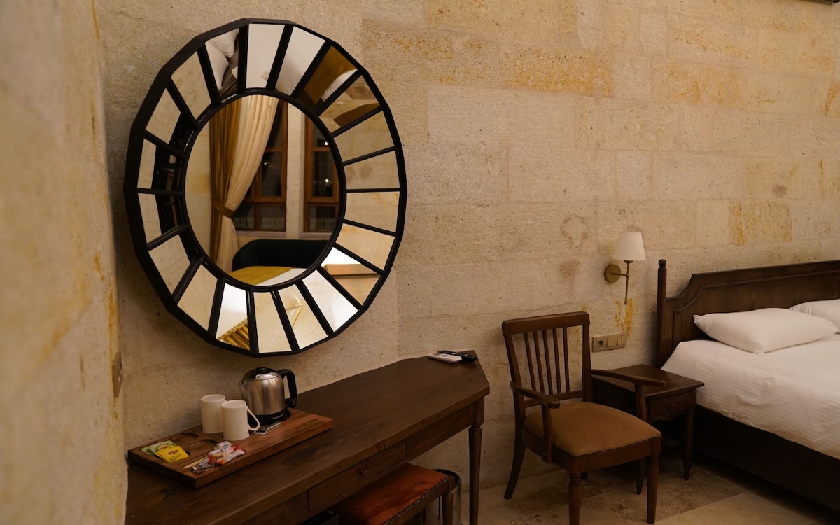 Evanthia Cave Suites 2