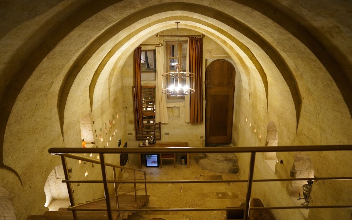 Evanthia Cave Suites 4
