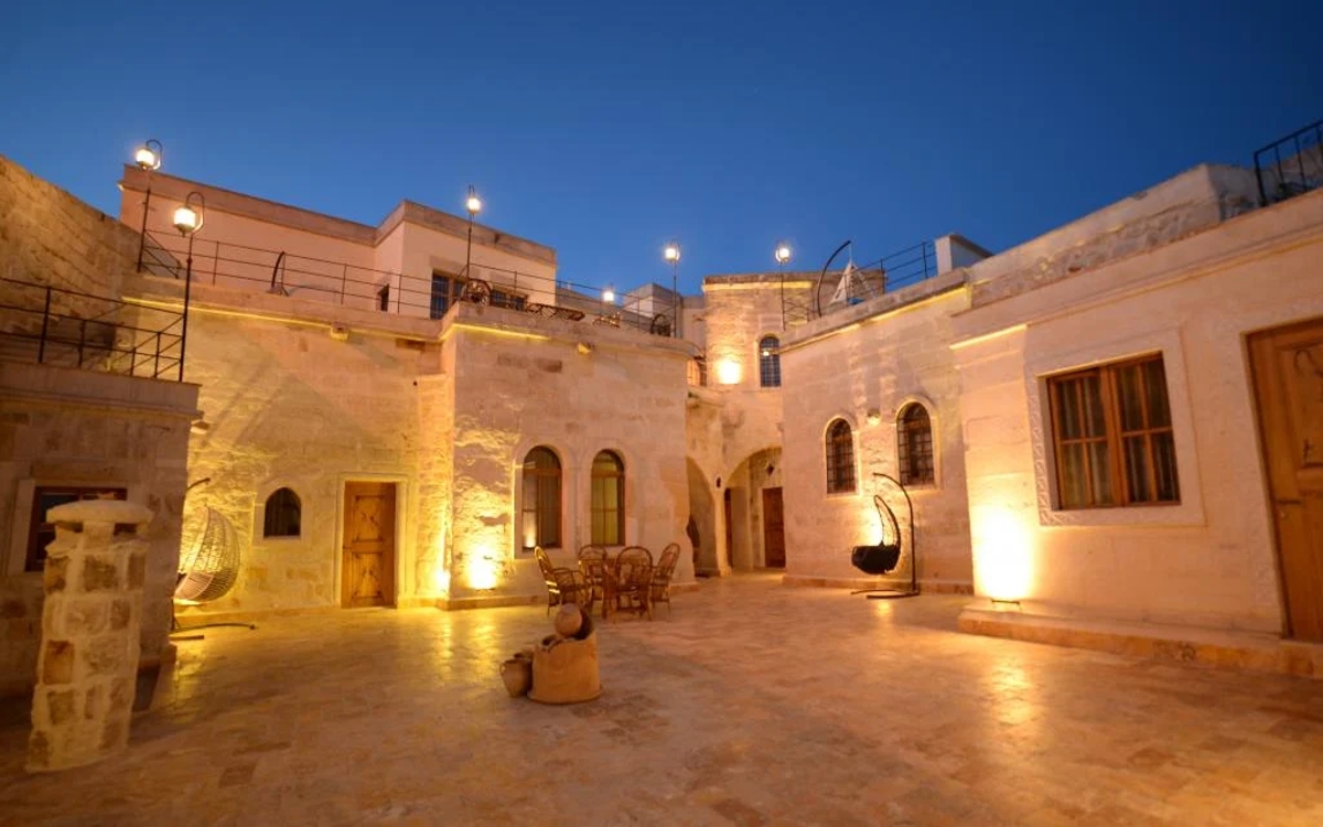 Crassus Cave Hotel