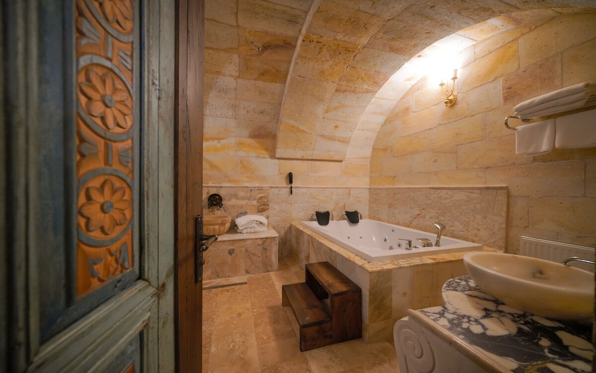Serenus Cave Suites 3
