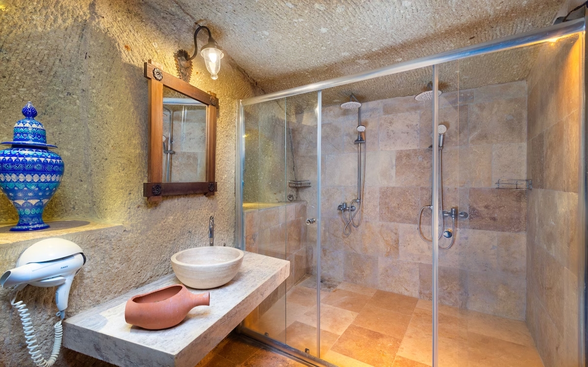 Megaron Cave Hotel 3