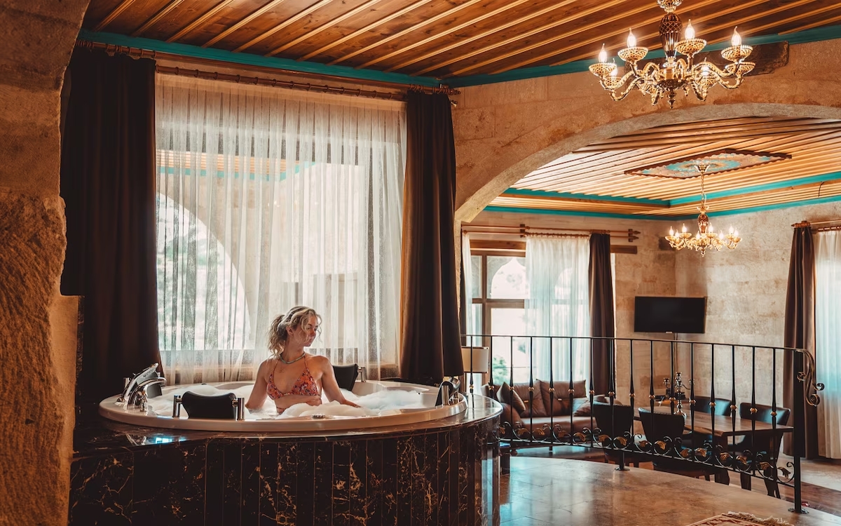 Secret Hill Cave Suites 1