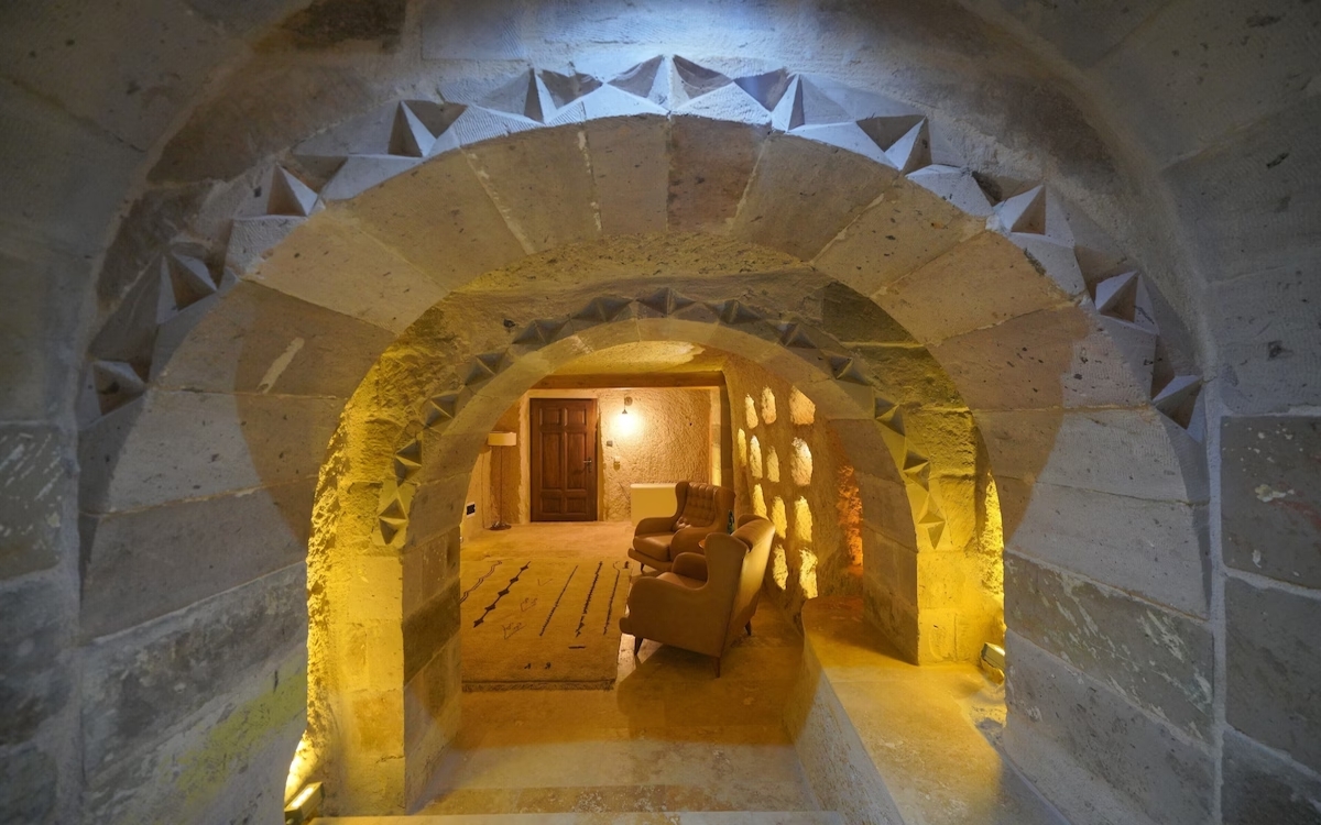Secret Hill Cave Suites 2