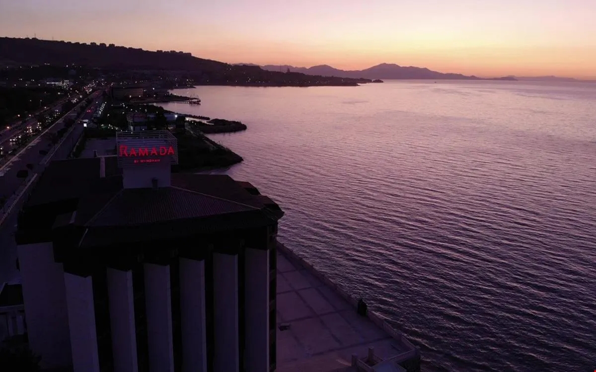 Ramada by Wyndham Van 1