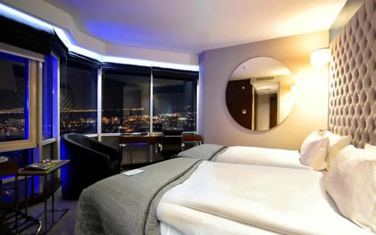 Ramada Encore By Wyndham İzmir 3