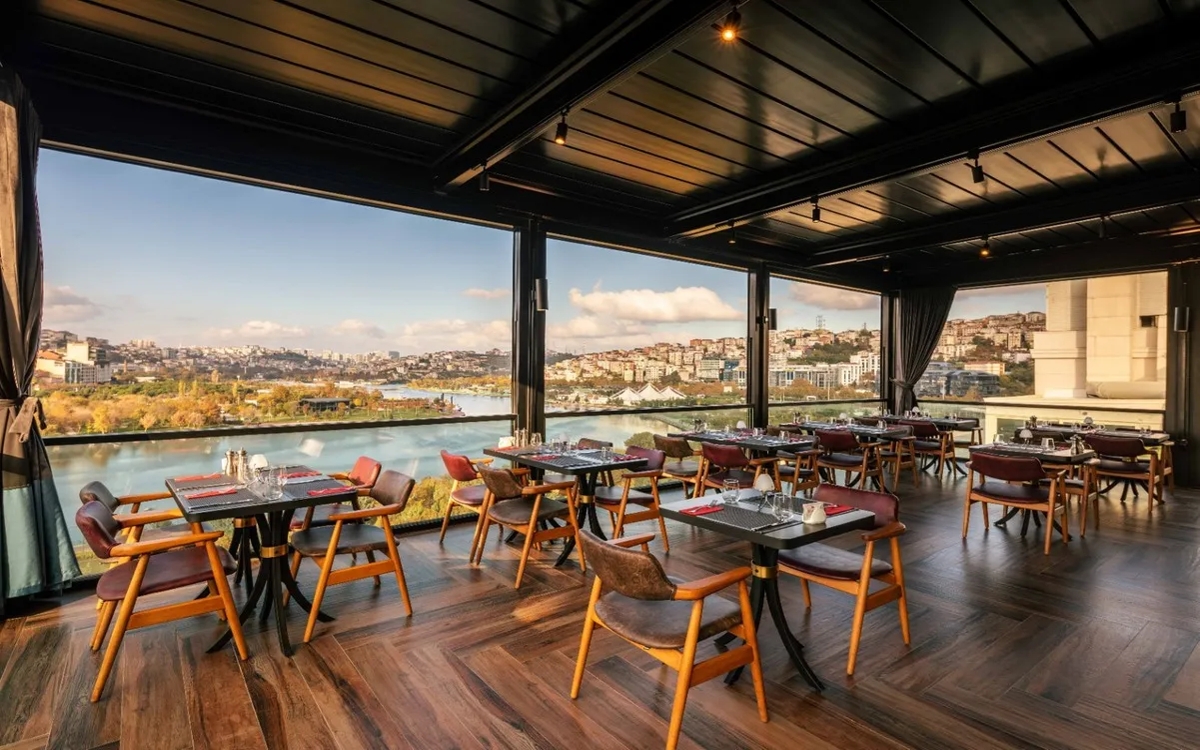 Ramada by Wyndham Istanbul Golden Horn 2